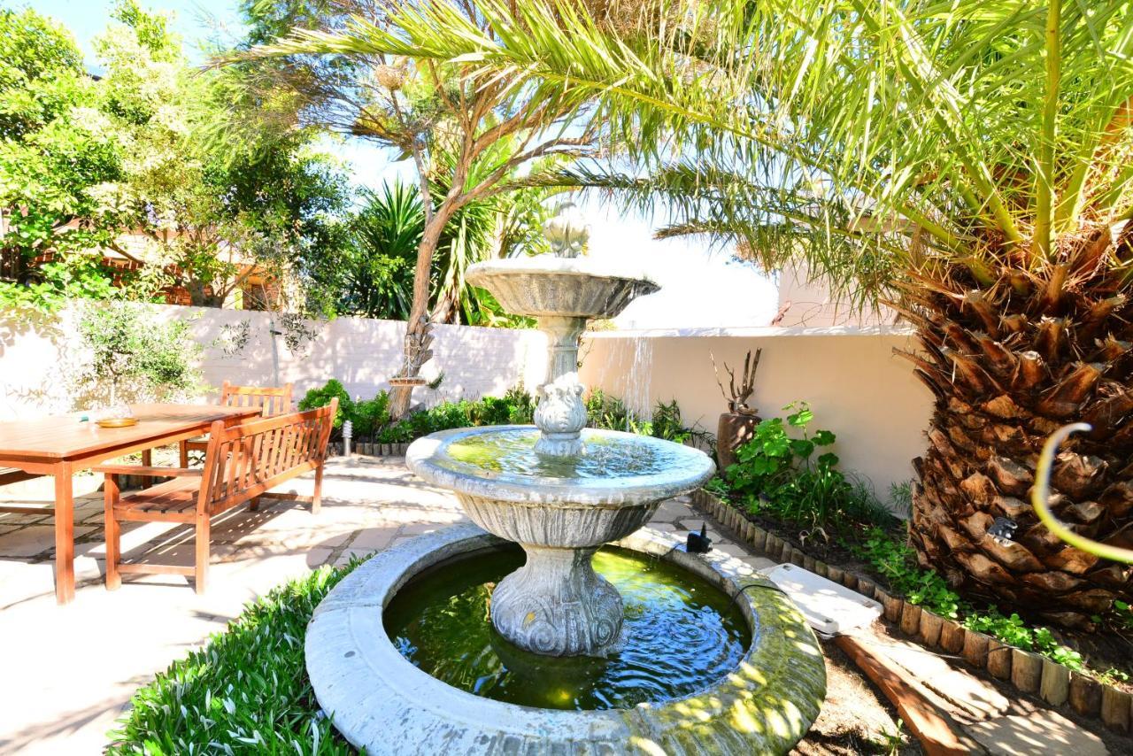 Secret Garden Guesthouse Блуберґстранд Екстер'єр фото